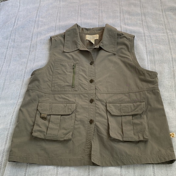 Cherokee Brand Traveler Gear olive green hiking vest. - Picture 3 of 12